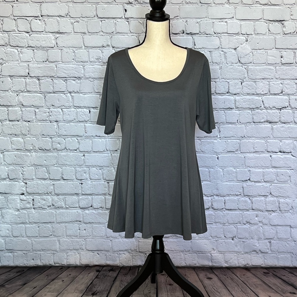 EUC Grey LulaRoe Perfect Tee XL